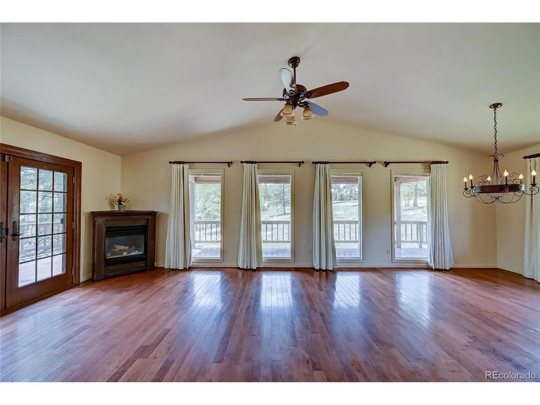Photo of 924 Bluebird Dr