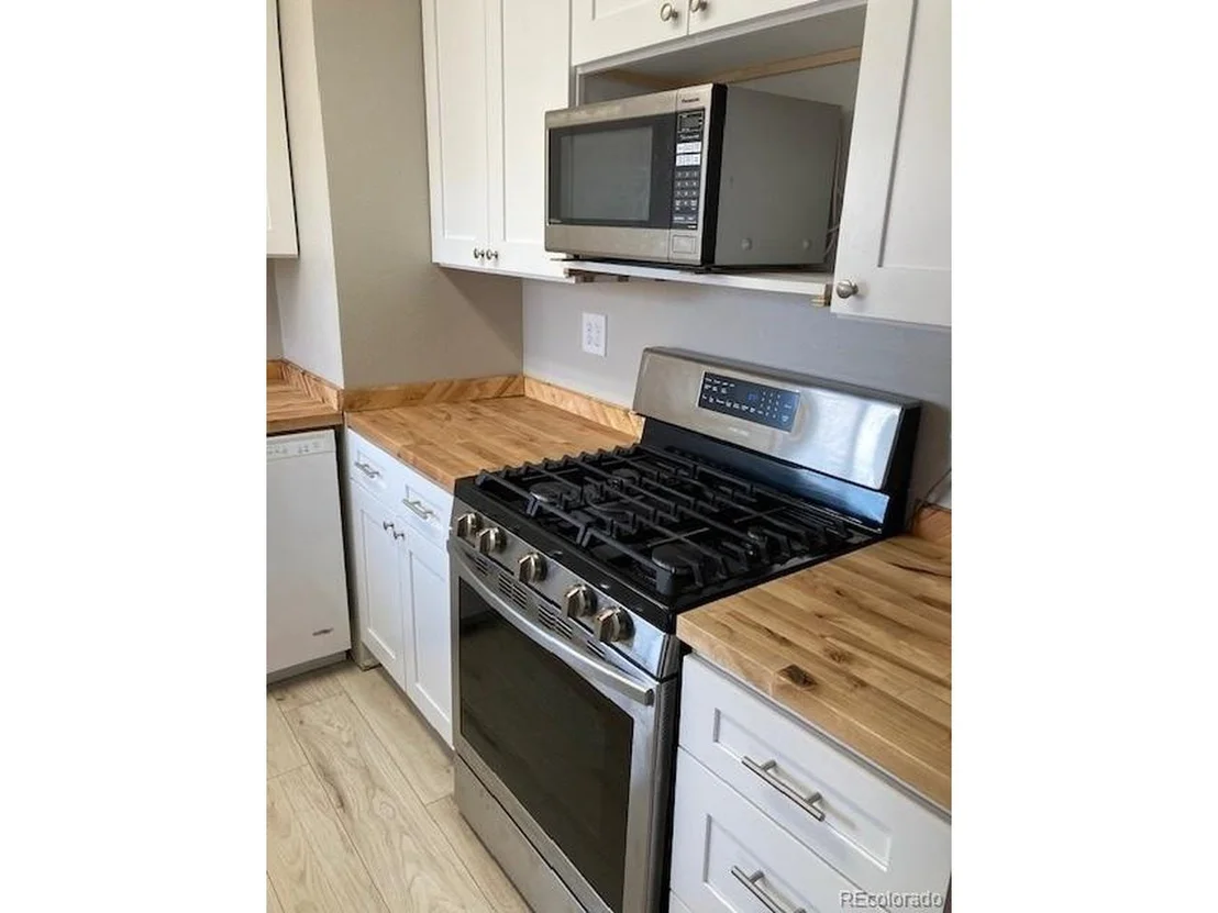 Photo of 102 3rd St