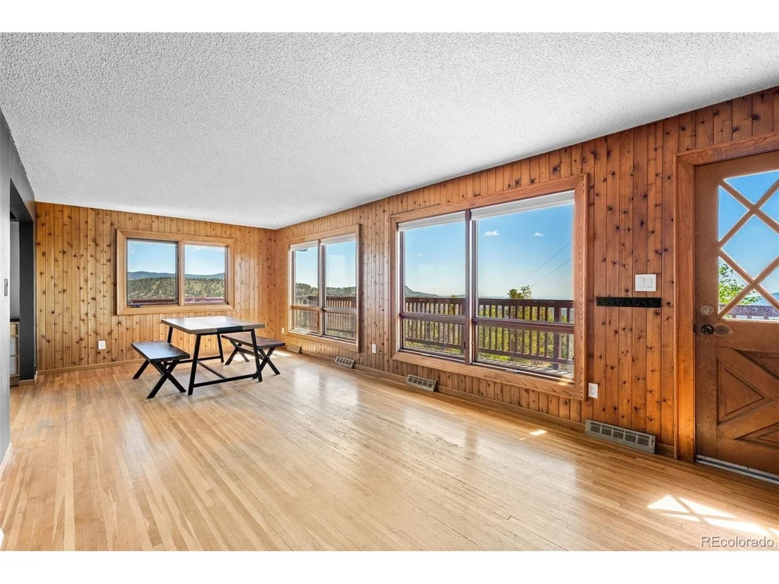 Photo of 848 Aspen Dr