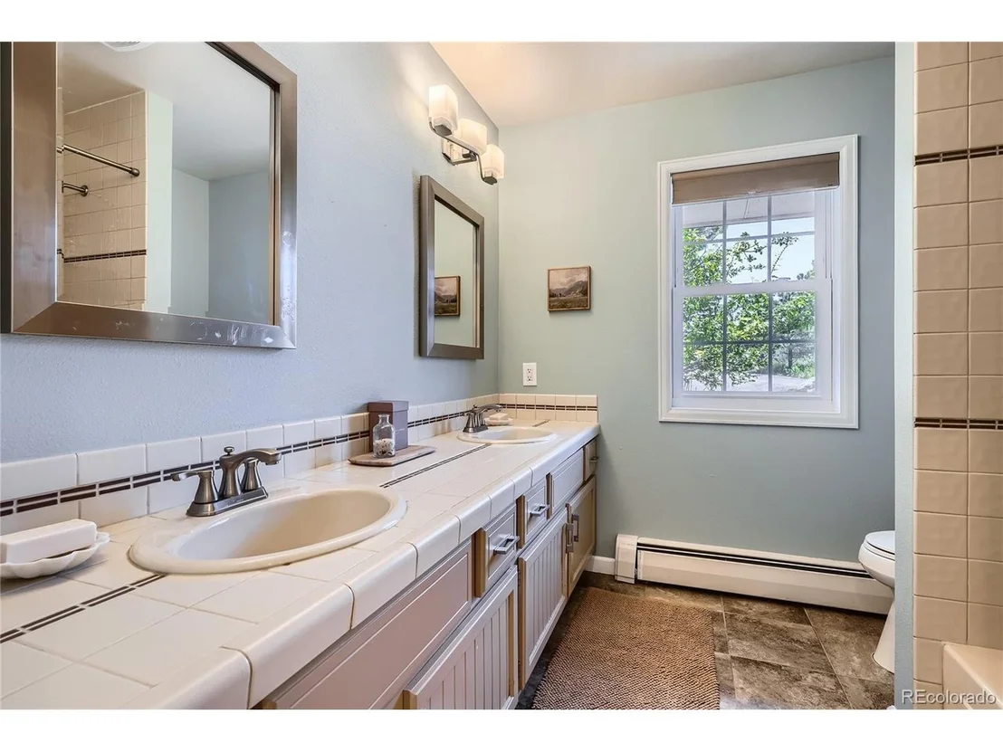 Photo of 6685 Chalet Cir
