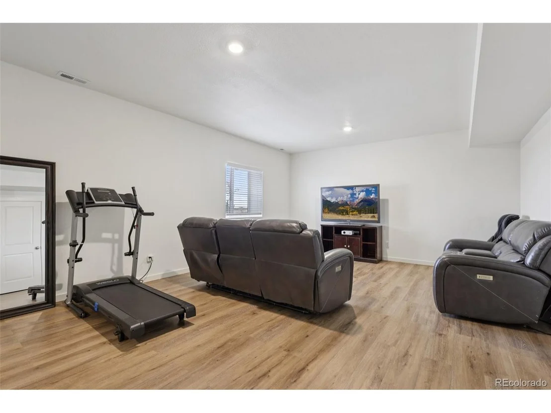 Photo of 45877 Orchid Ave