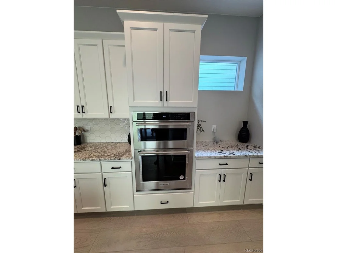 Photo of 958 Superior Dr