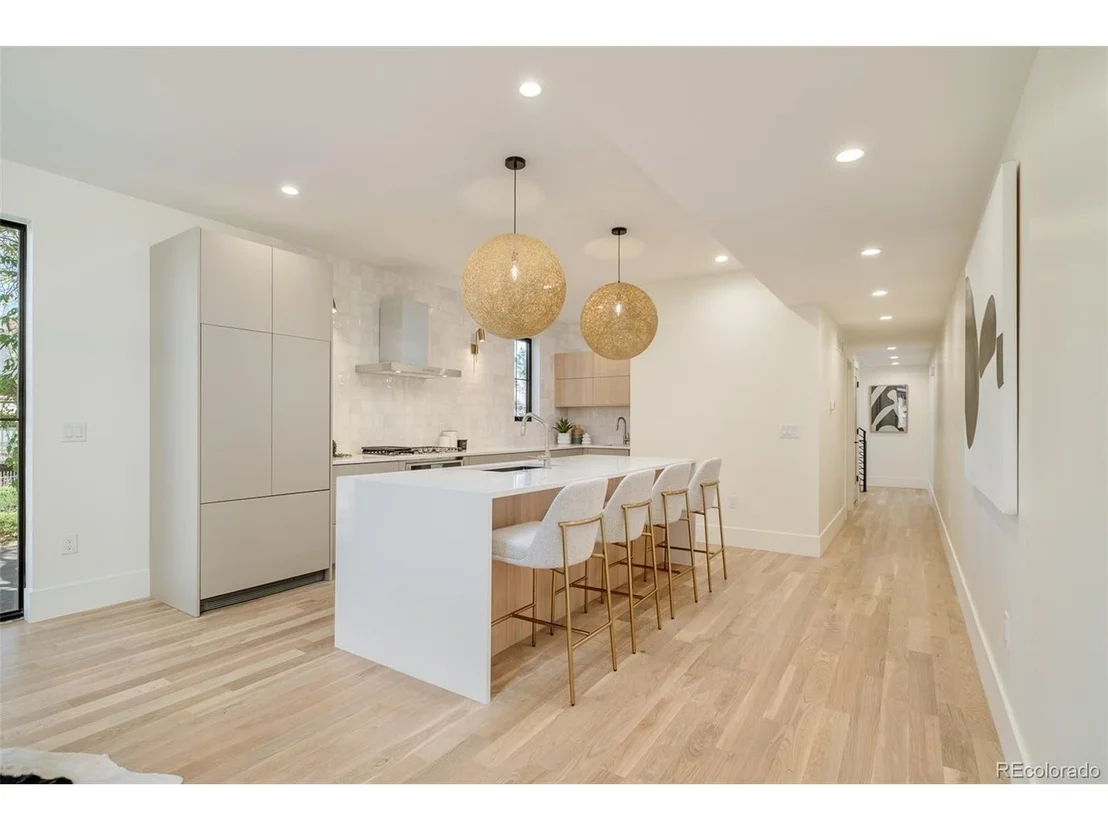 Photo of 568 Cook St