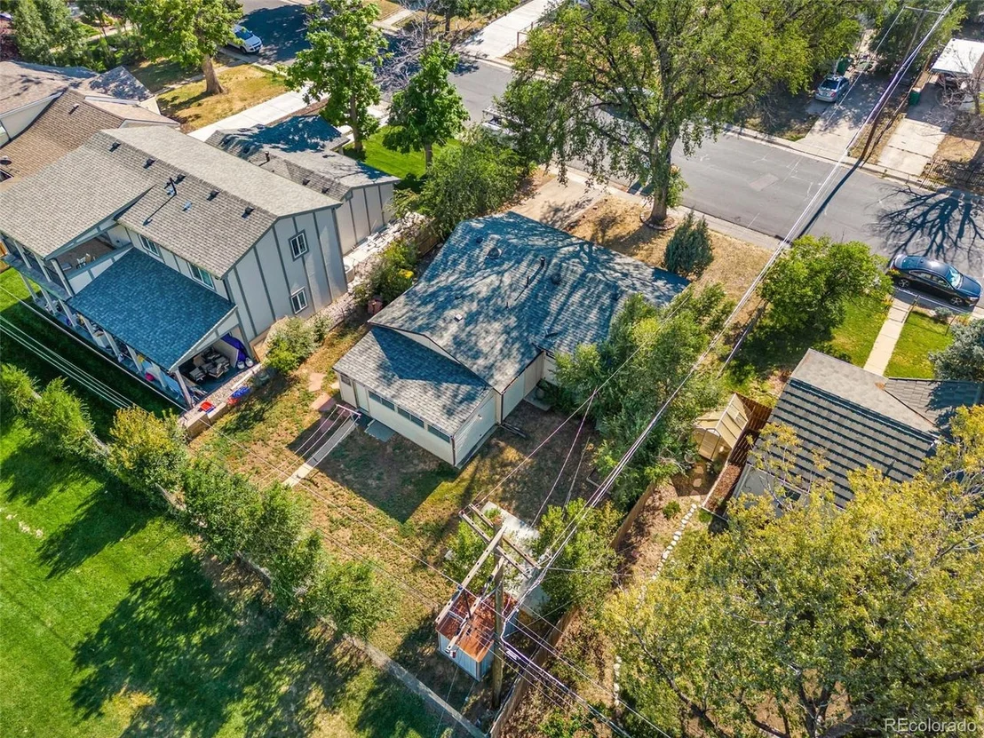 Photo of 960 Paris St