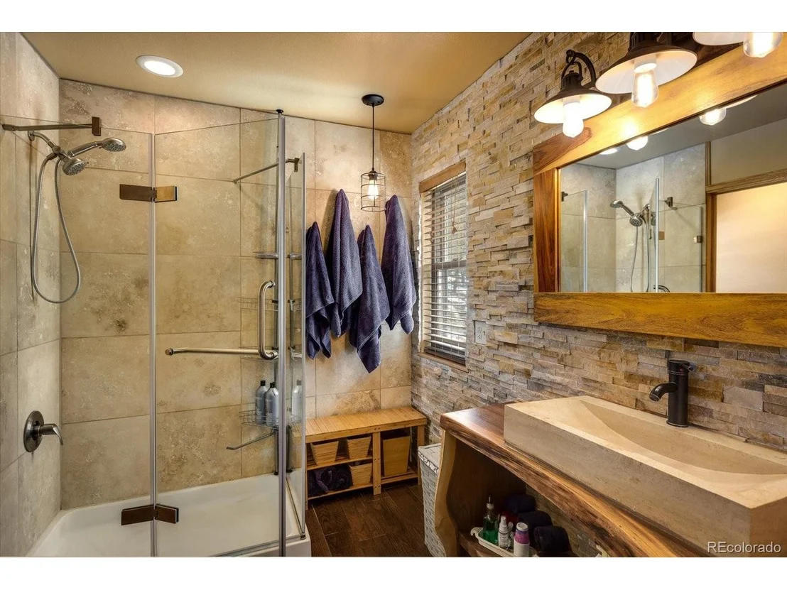 Photo of 261 Evergreen Rd