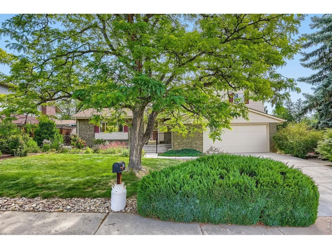 Photo of 4848 Fairlawn Cir