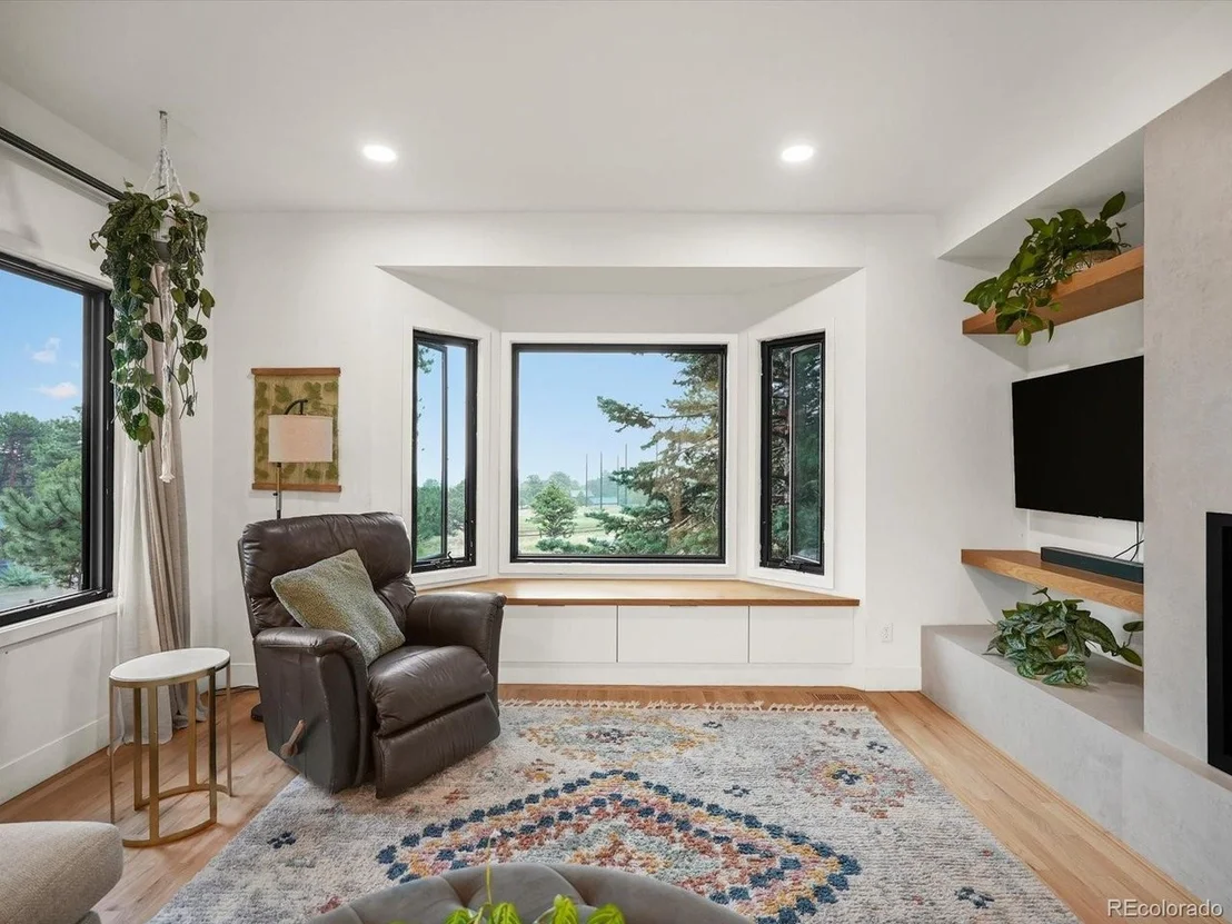 Photo of 2395 Pine Tree Ln