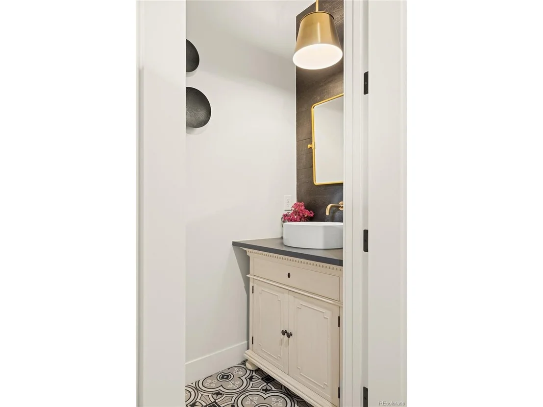 Photo of 3920 Stuart