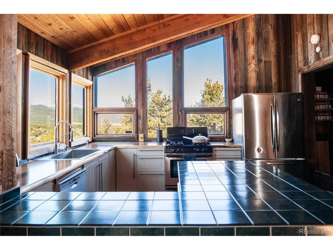 Photo of 90 Peakview Rd