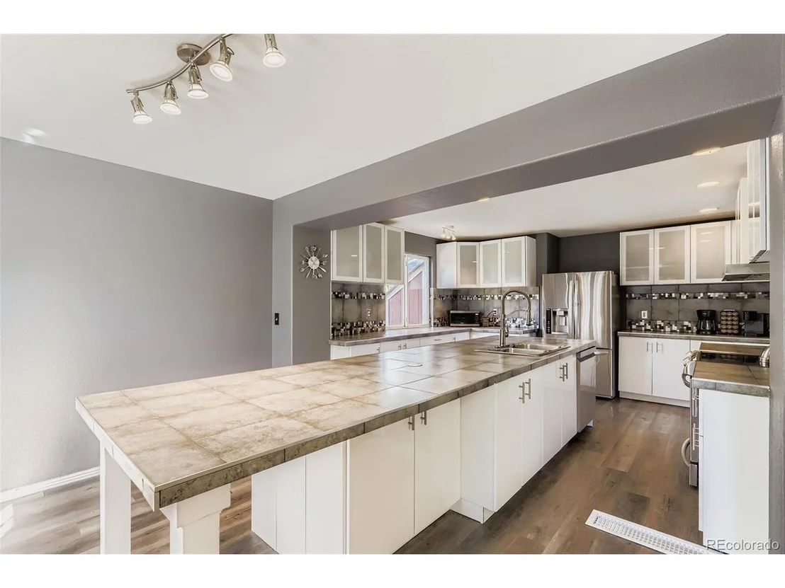Photo of 6200 Sparrow Ave