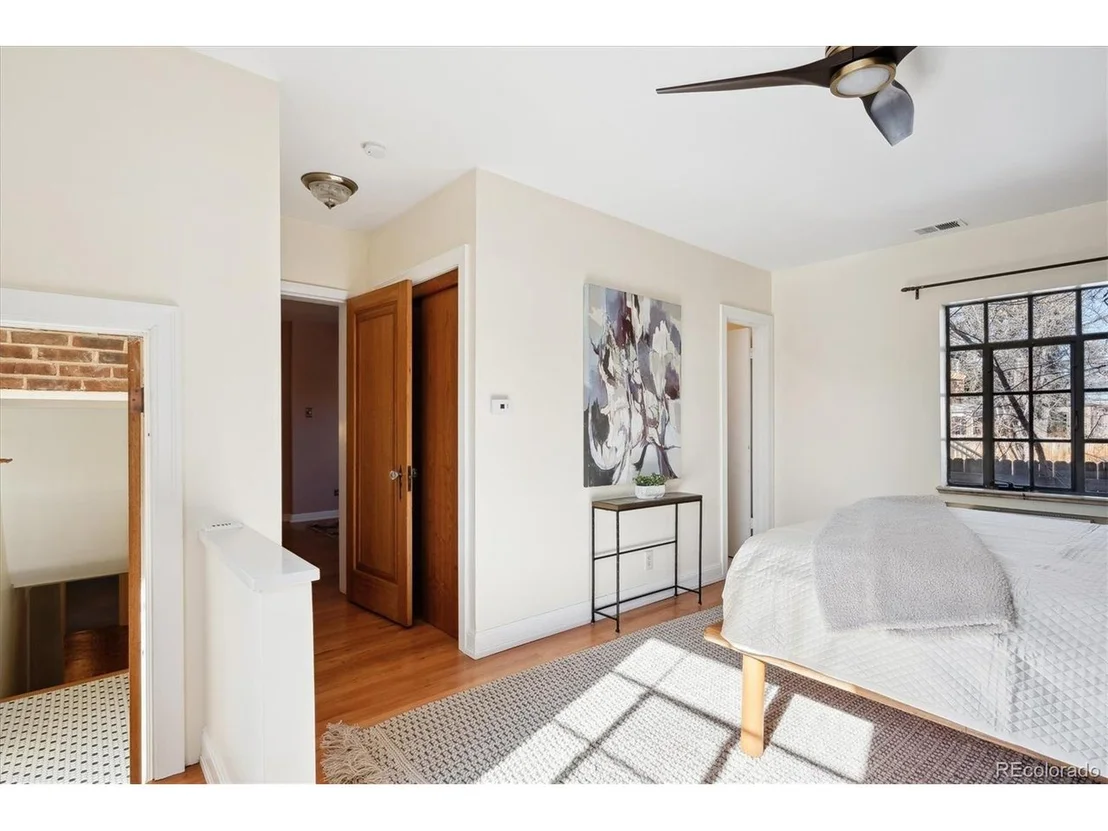 Photo of 2222 Locust St