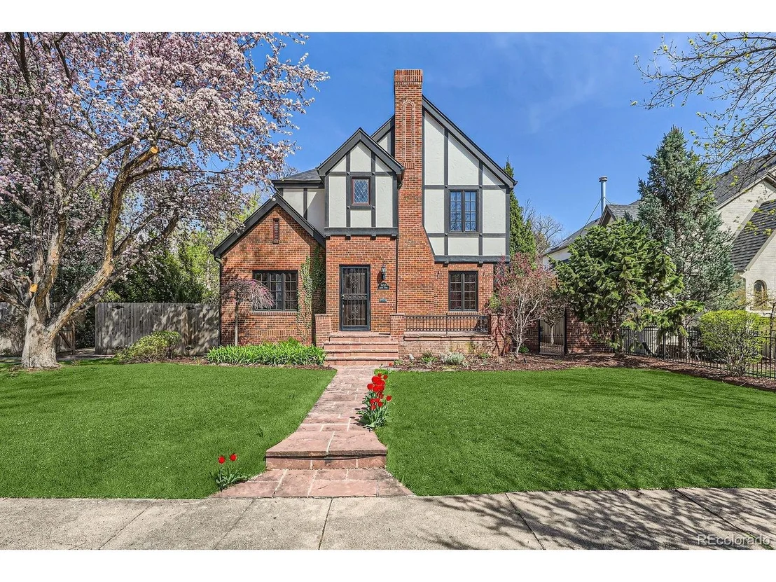 Photo of 1650 Locust St
