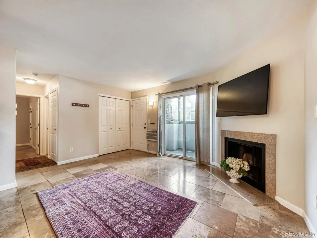 Photo of Unit 8 at 695 Manhattan Dr