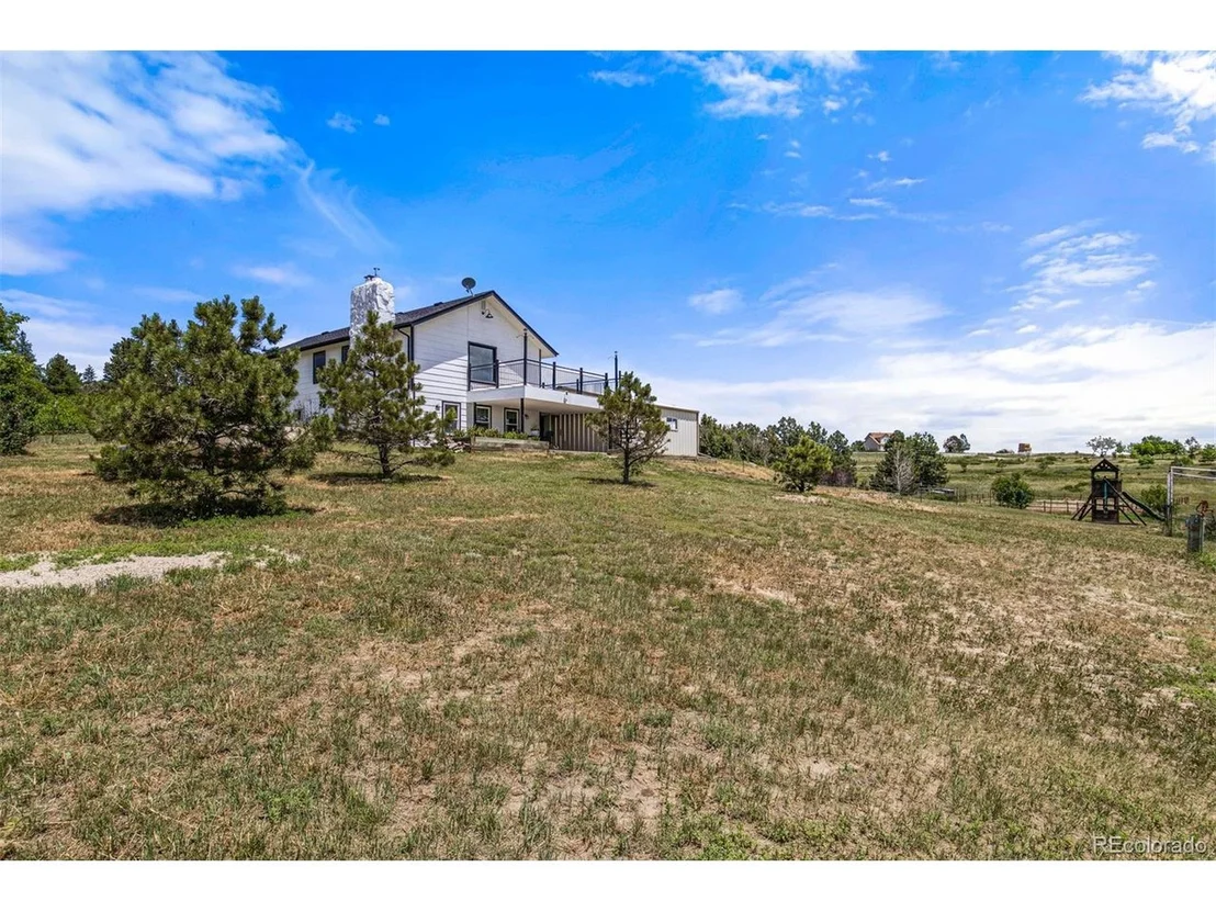 Photo of 940 Pinewicket Way
