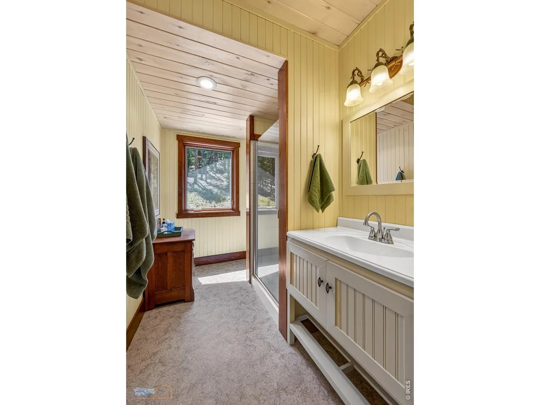 Photo of 942 Spruce Dr