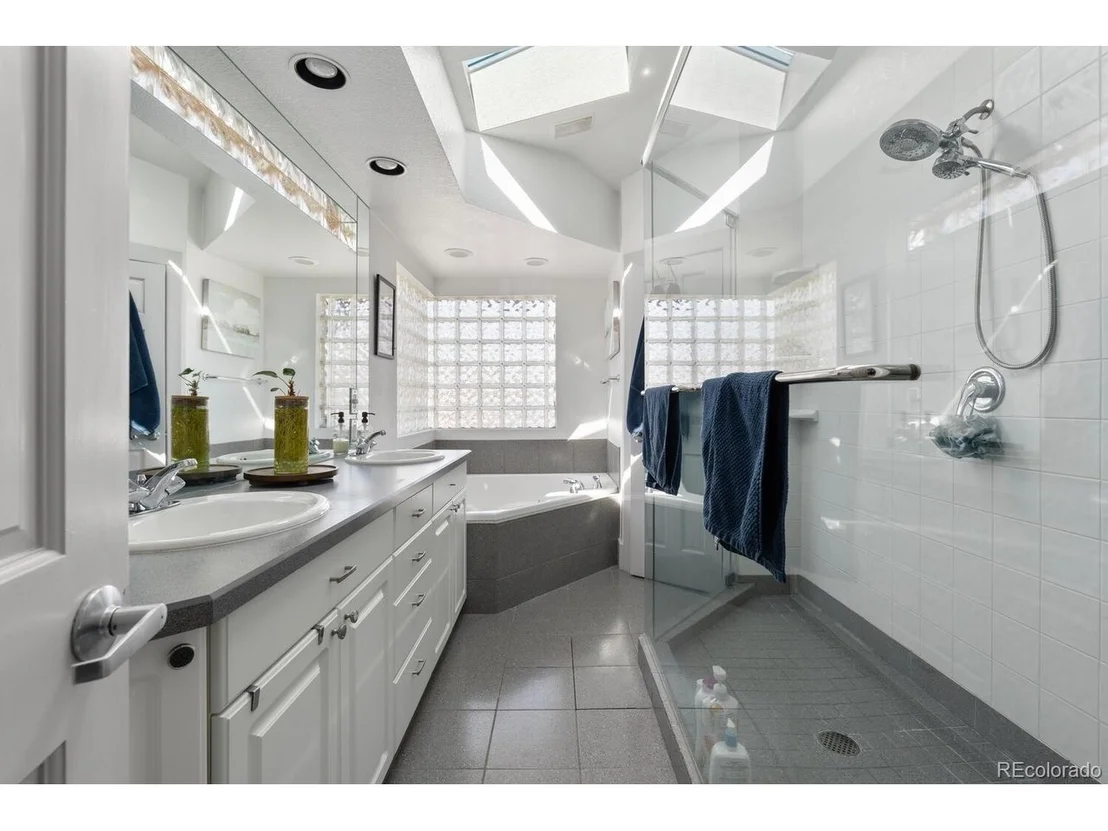 Photo of 561 Cook St