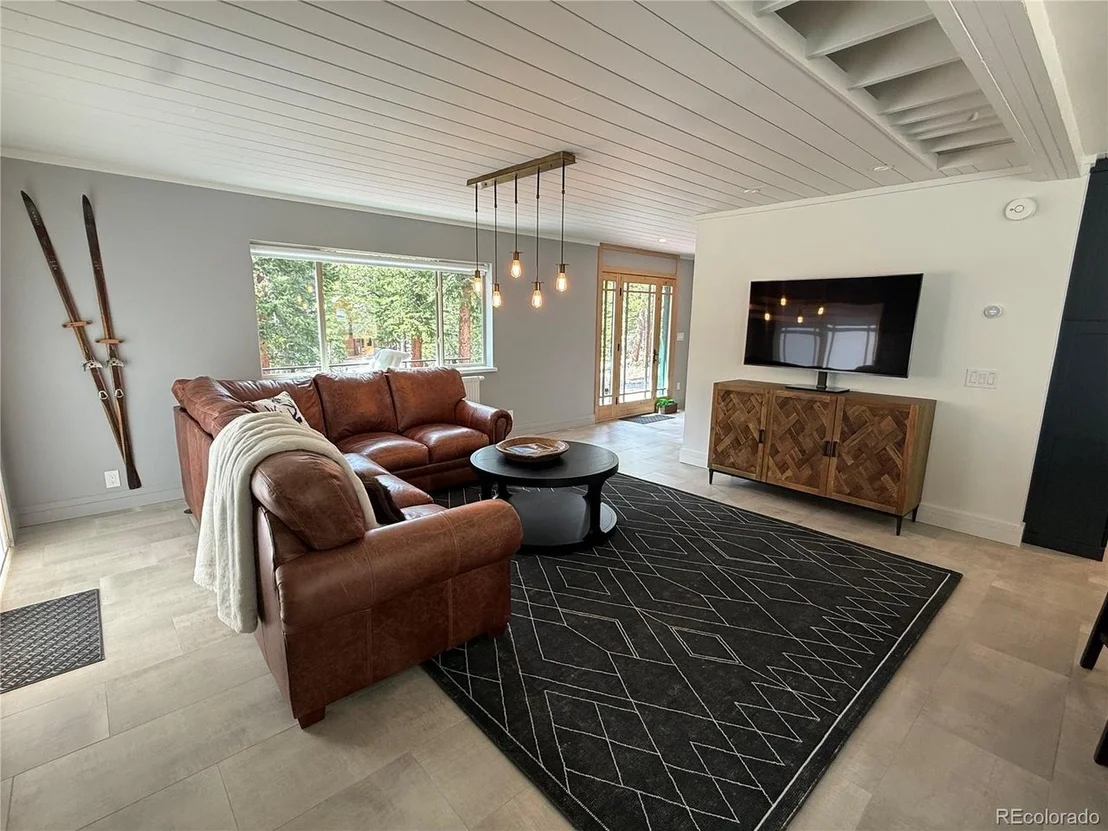 Photo of 592 Brook Dr