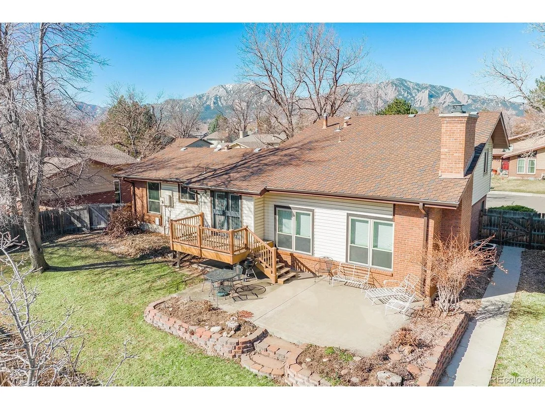 Photo of 572 Blackhawk Rd