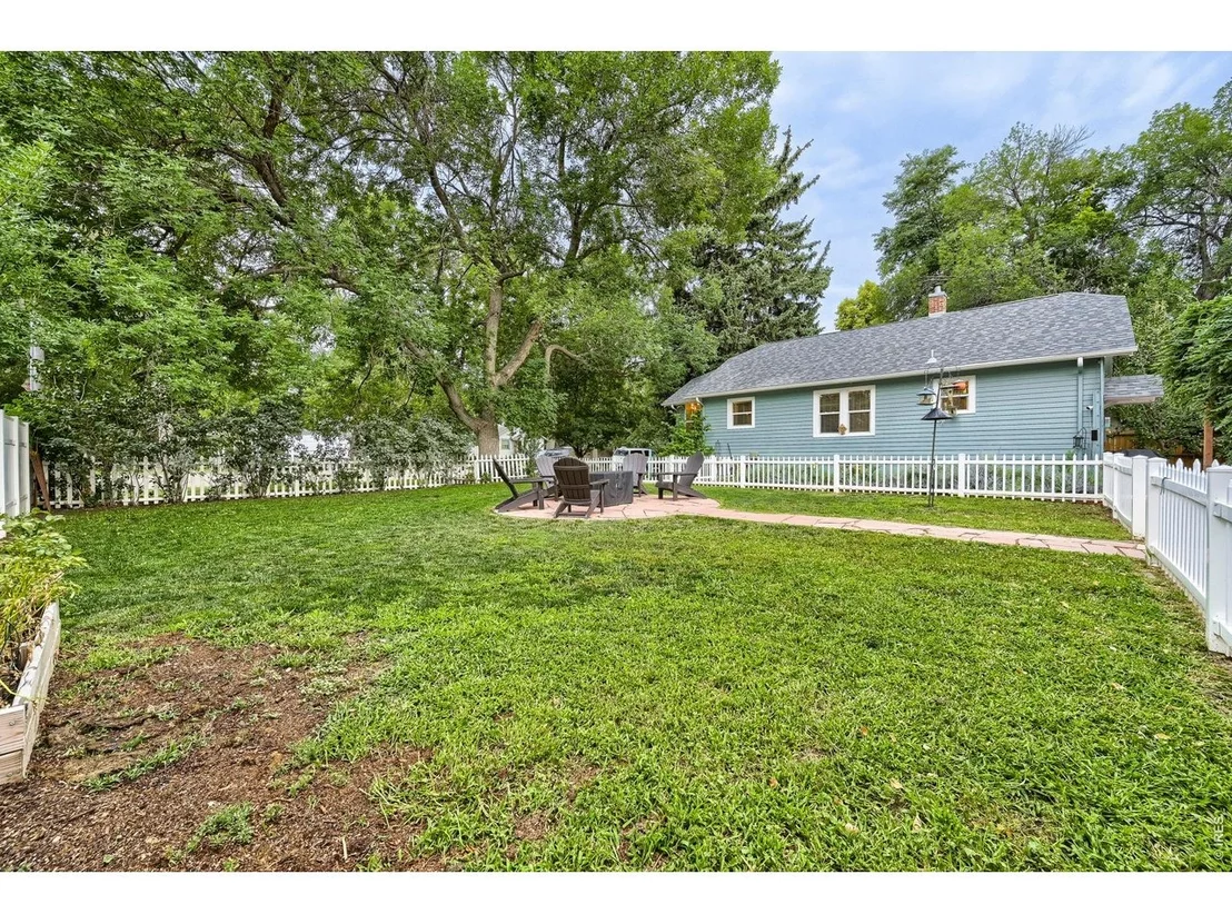 Photo of 202 8th Ave