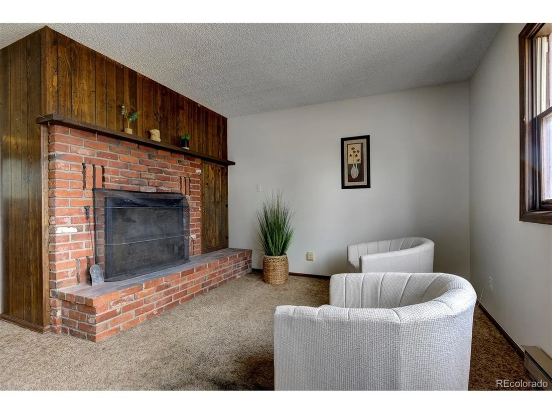 Photo of 1899 Roland Dr