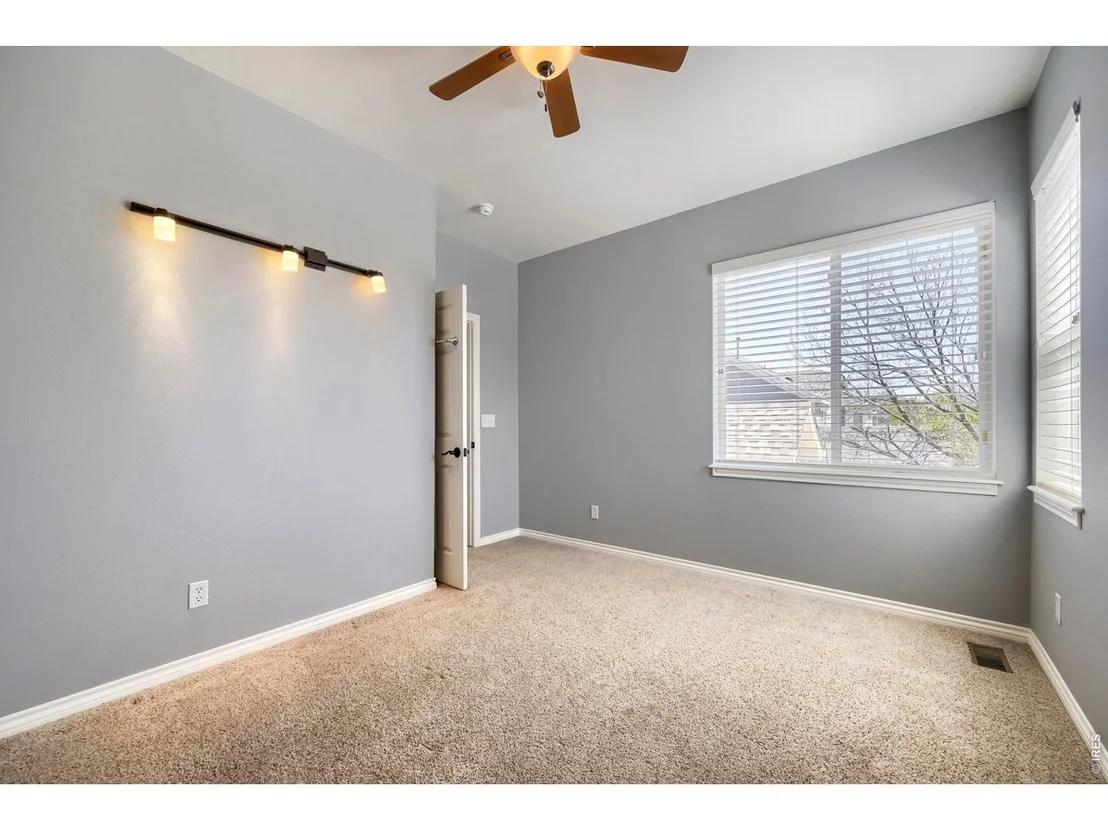 Photo of 3965 Hawthorne Cir