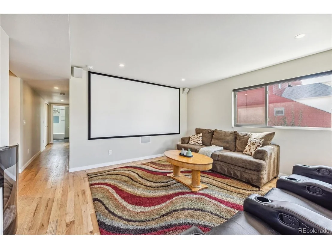 Photo of 6942 Juniper Ct