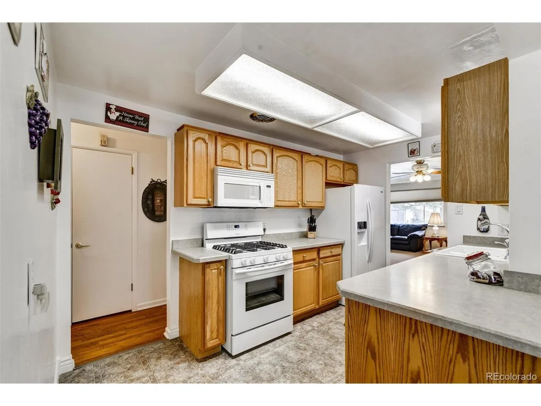 Photo of 6043 Field St