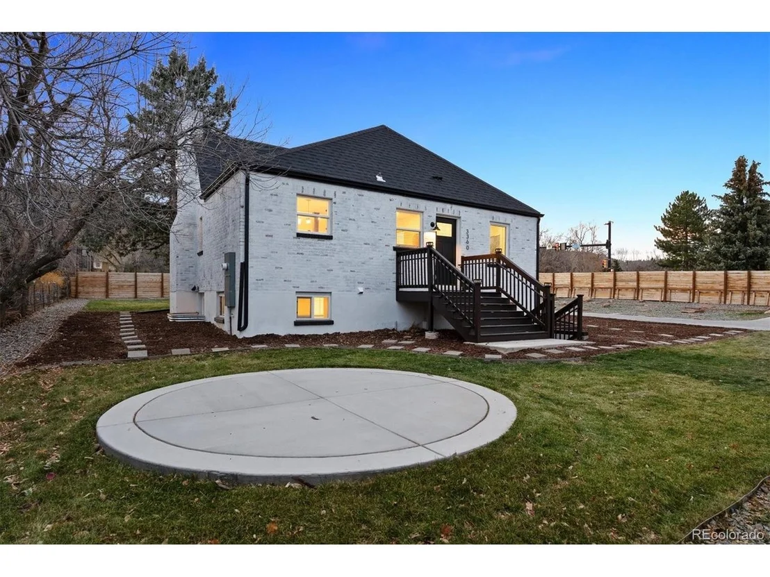 Photo of 3360 Broadway St