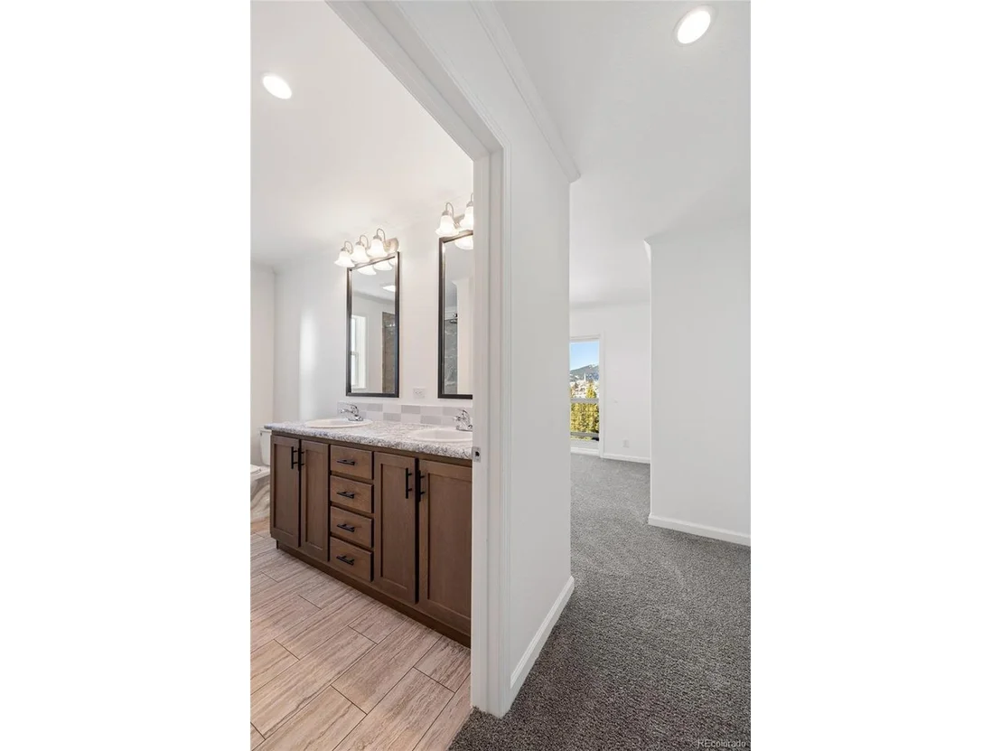 Photo of 129 Brooklyn Cir