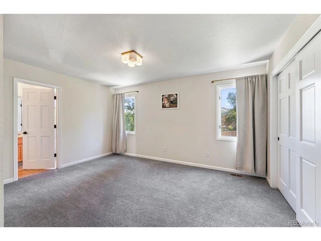 Photo of 10182 Knoll Cir