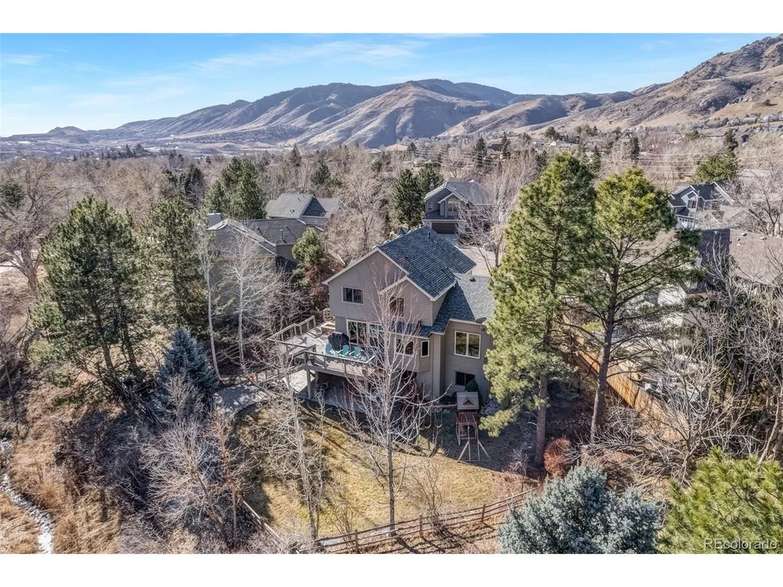 Photo of 935 Meadow Run