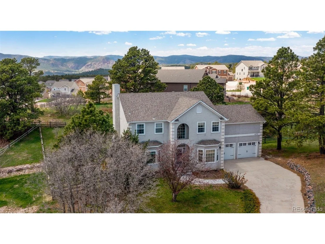 Photo of 1670 Ridgeview Cir