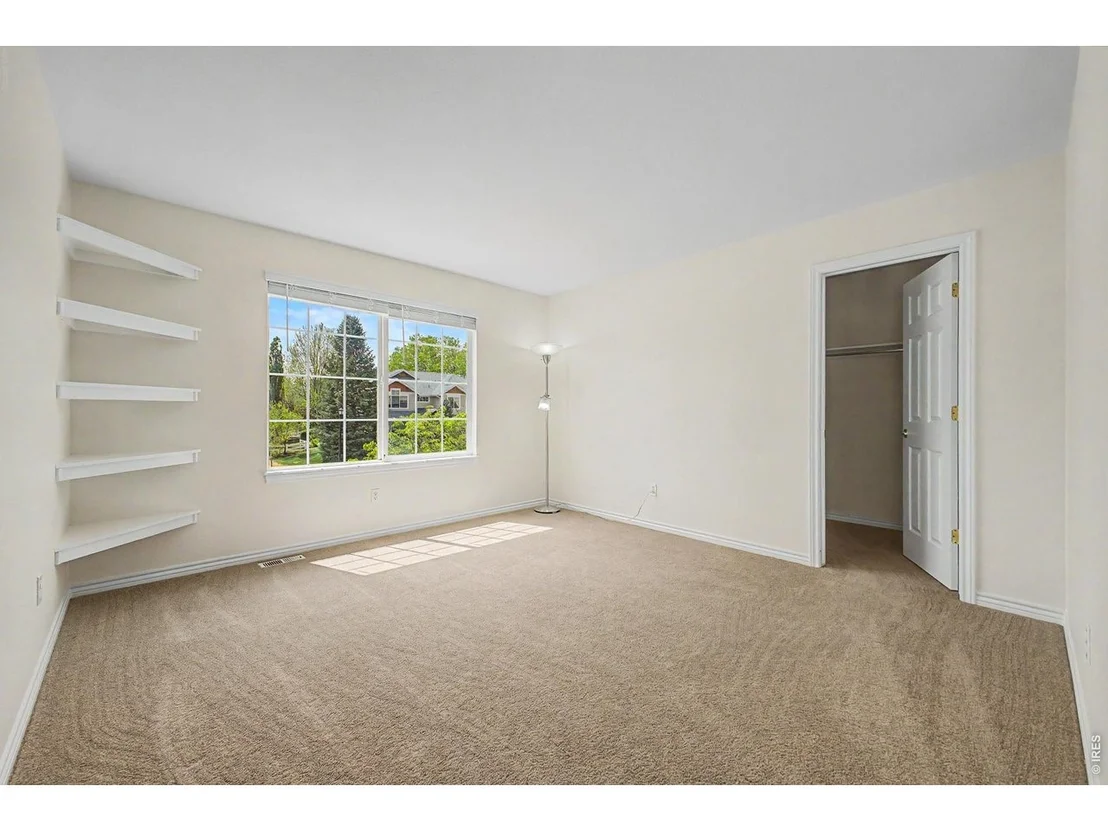 Photo of 1044 Willow Creek Cir