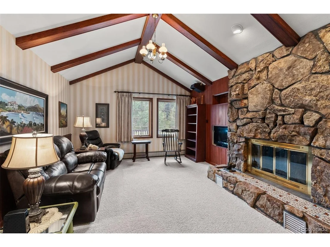 Photo of 1680 Crow Valley Rd