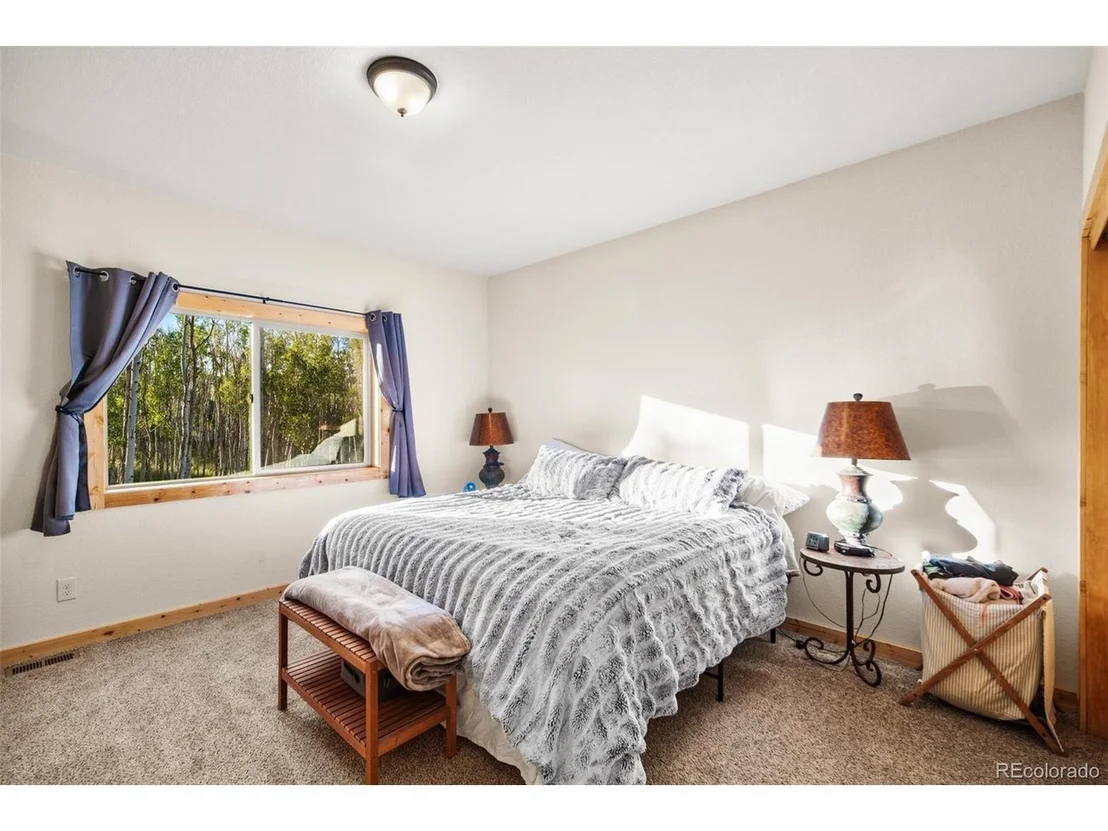 Photo of 982 Georgia Dr