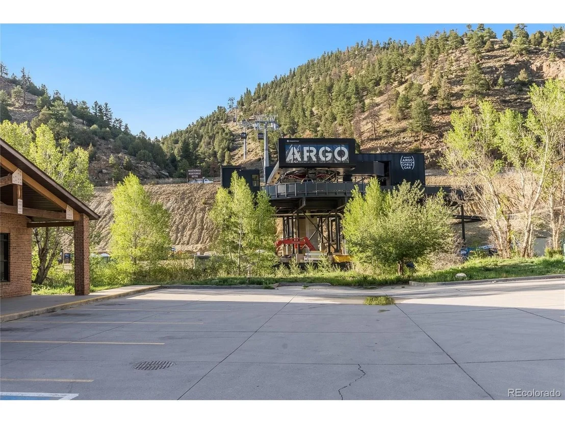 Photo of 592 Brook Dr