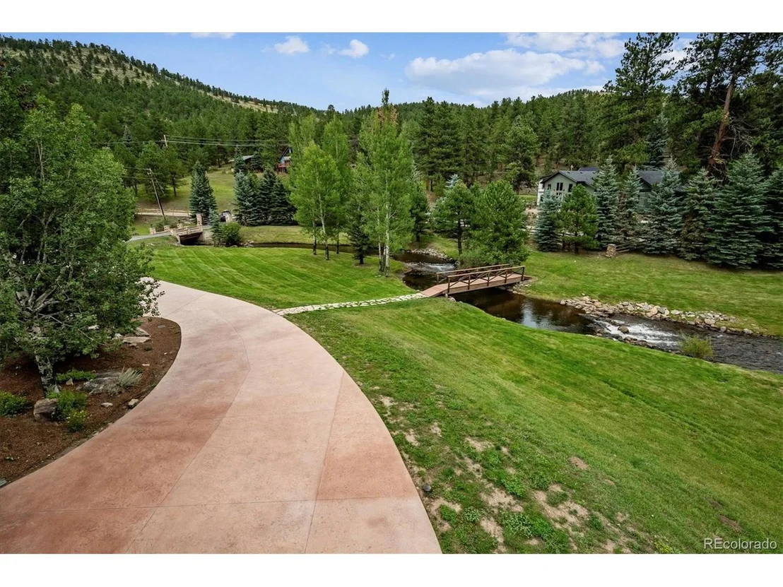 Photo of 33114 Upper Bear Creek Rd