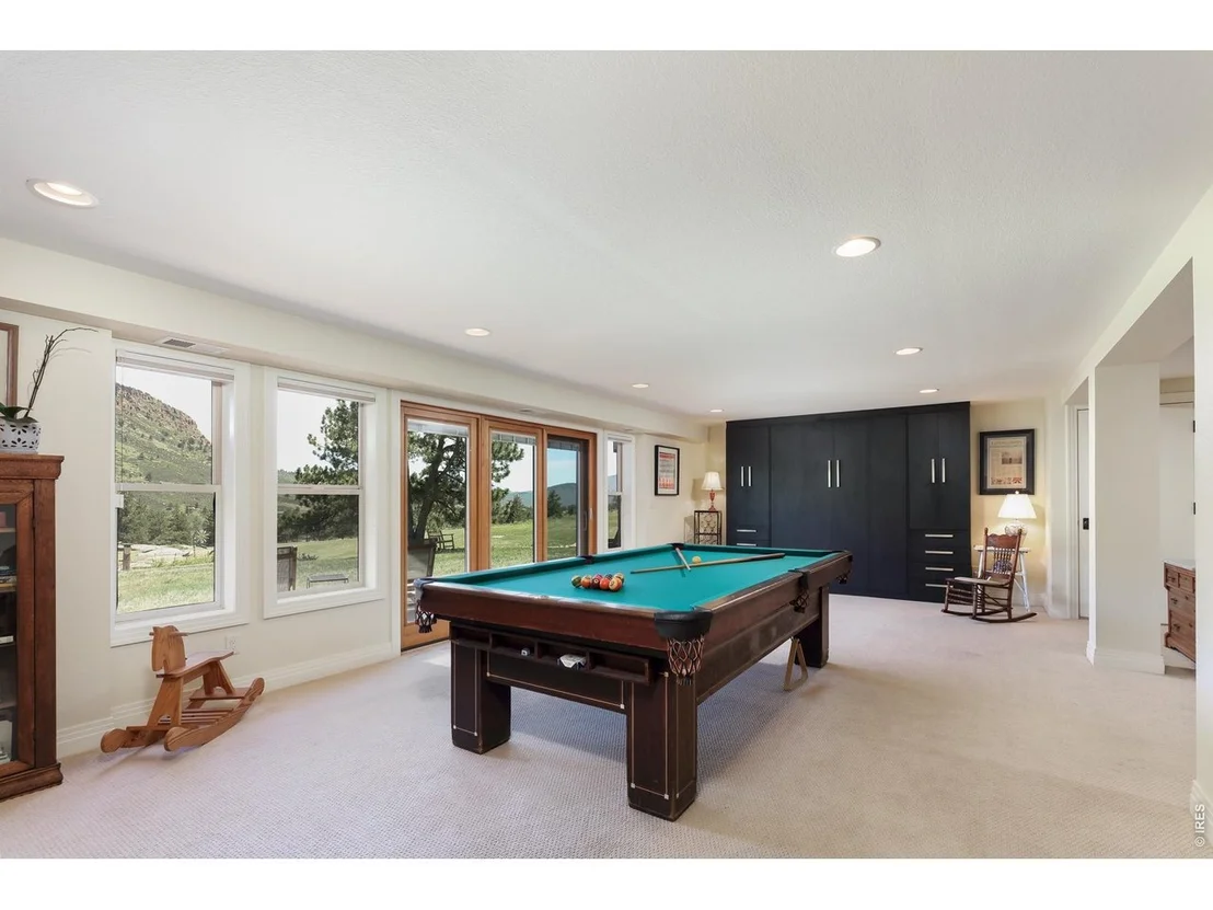Photo of 300 Colard Ln