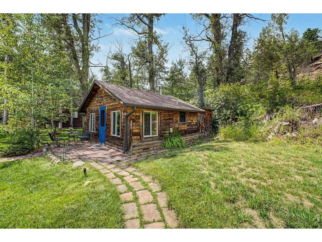 Photo of 259 Riverside Dr