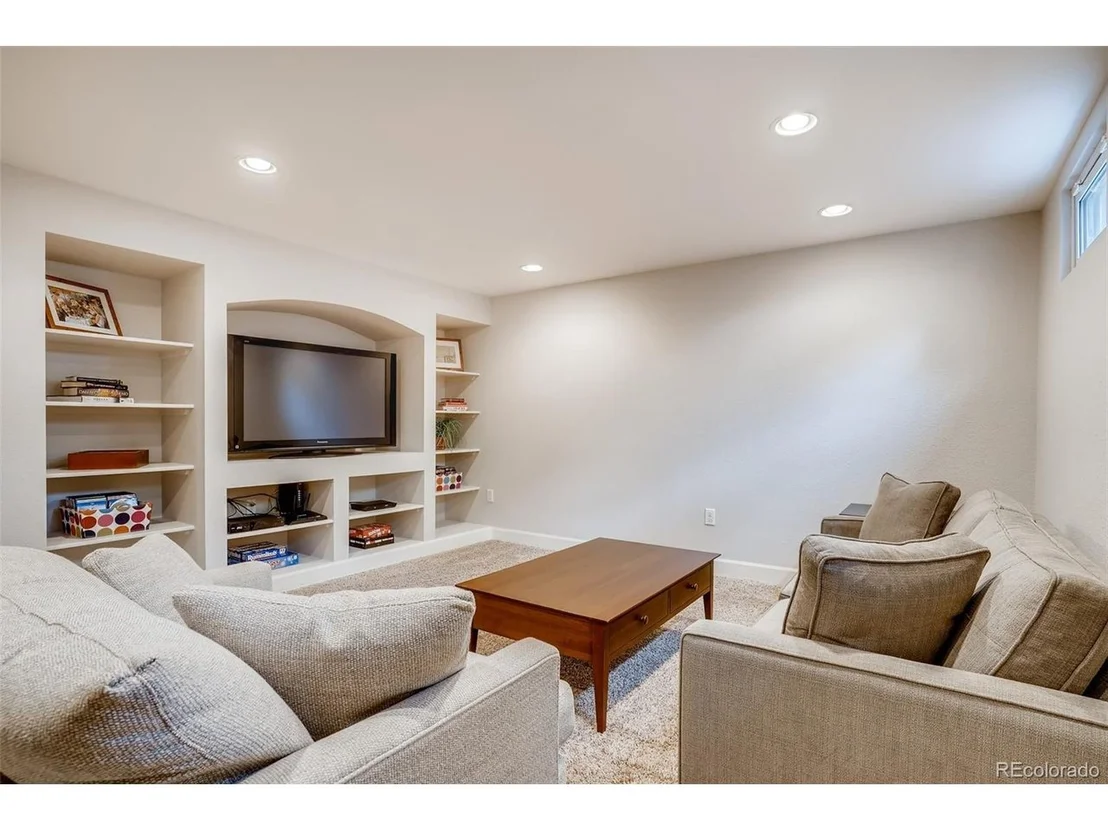 Photo of 303 Helena Cir