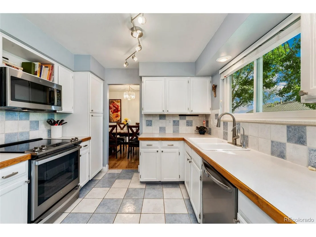 Photo of 8052 Iris Ct