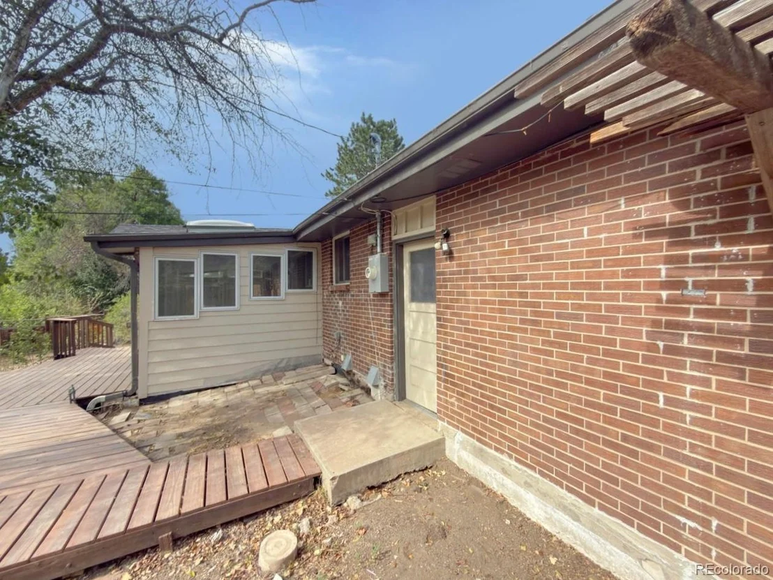 Photo of 562 W Easter Ave