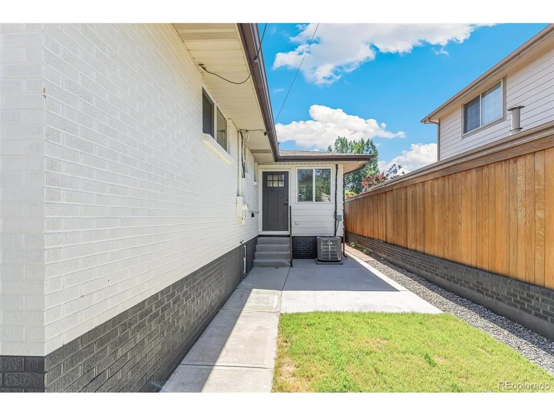 Photo of 3100 W Denver Pl