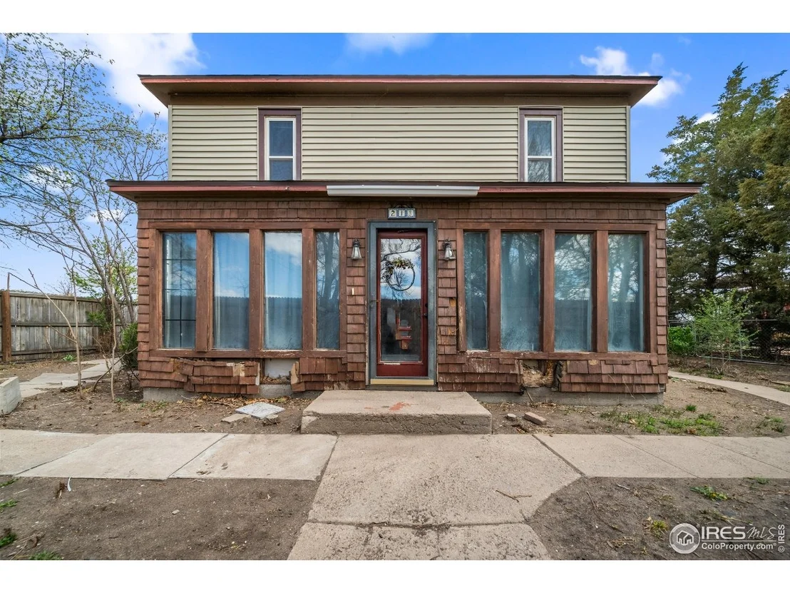 Photo of 213 W 3rd Ave