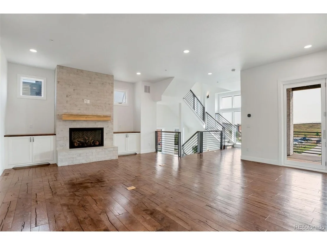 Photo of 410 Superior Dr