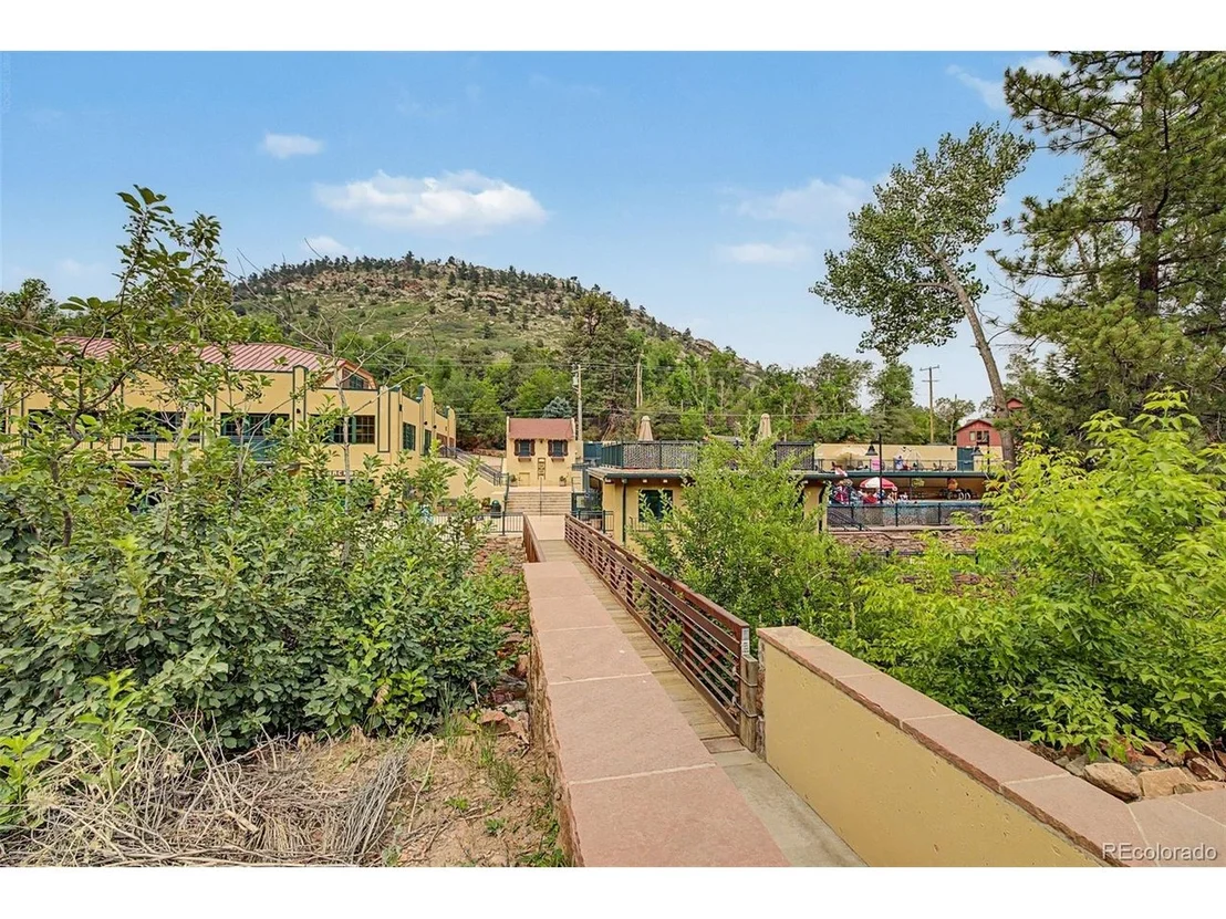 Photo of 176 Artesian Dr