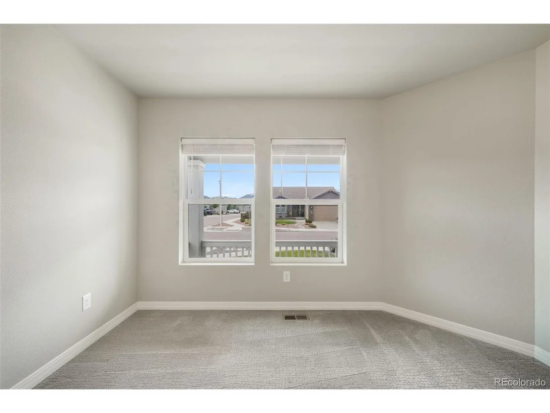 Photo of 2583 Lakes Edge Dr
