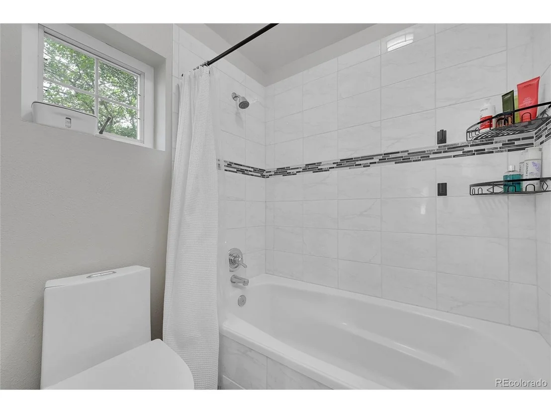 Photo of 845 Jasmine St