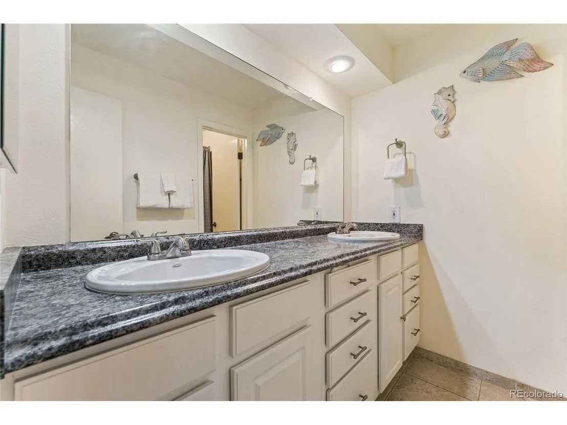 Photo of 8052 Iris Ct