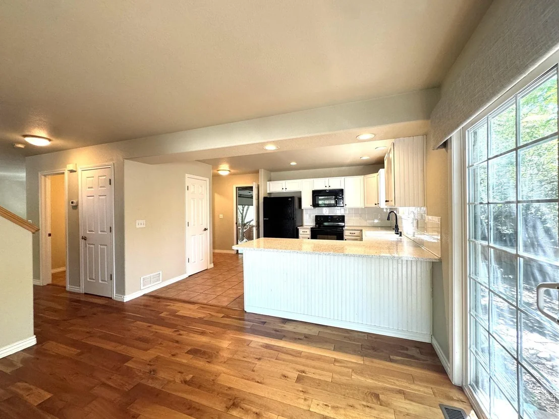 Photo of 1202 Della St